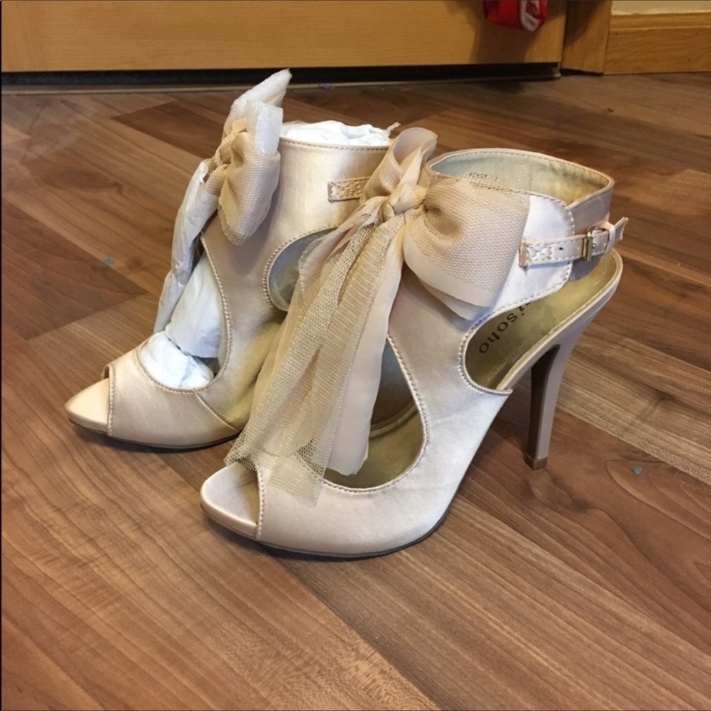 Nude shabby peep-toe